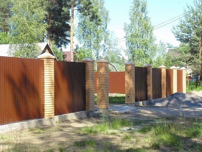 Монтаж забора из металлопрофия в Бобруйске