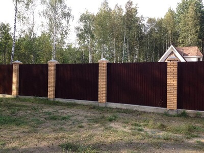 Установка забора из металлопрофиля в Бобруйске